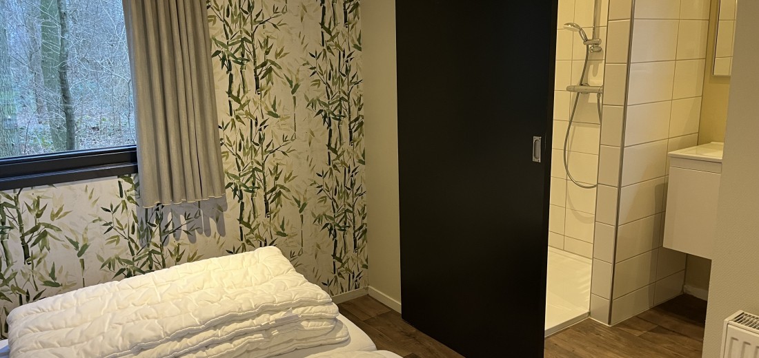 Tiny House slaapkamer badkamer.jpg